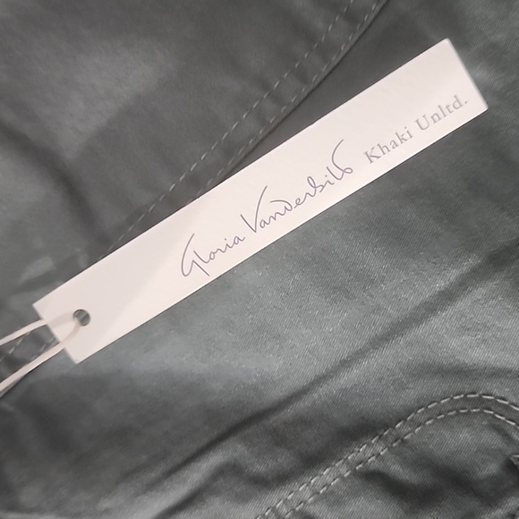 Gloria Vanderbilt Cargo shorts nwt - Picture 2 of 4